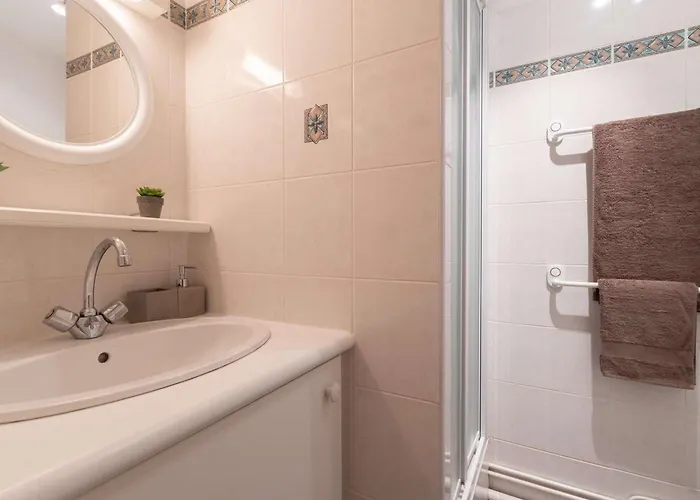 Duplex 4 Pers. Au Cœur De Lary, Proche Téléphérique - Fr-1-296-336 Appartement